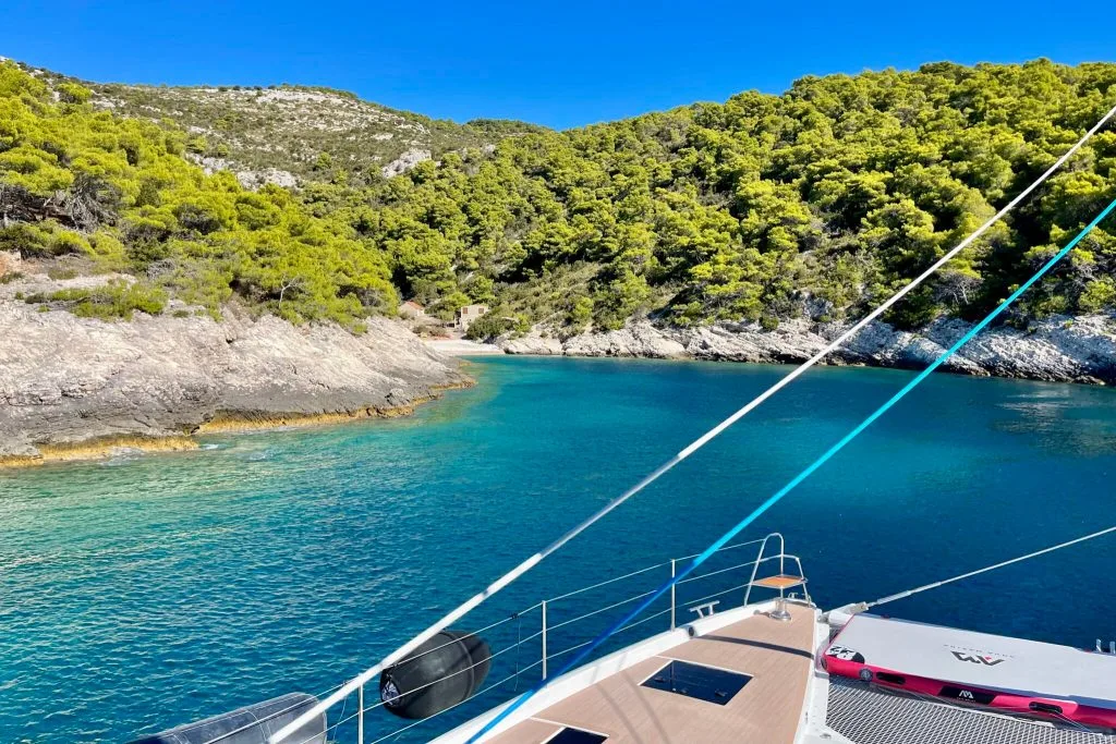 Best 7-Day Split Yacht Charter Itinerary incl. Vis, Hvar, Korcula